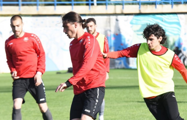 Loco is preparing for an away match against Aragvi