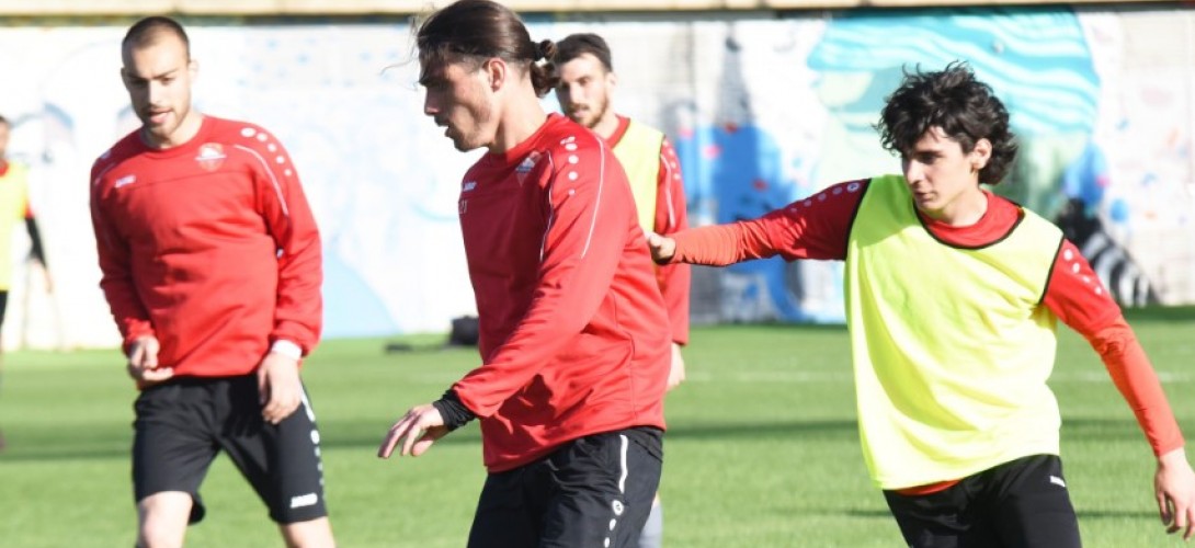 Loco is preparing for an away match against Aragvi